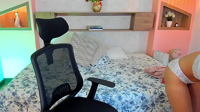 Lucia Brown  online show from 22, 3, 2025