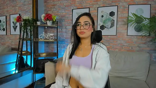 Lucia Brown  online show from 17, 10, 2025