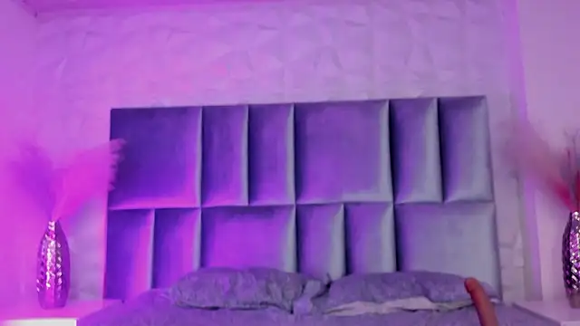 Selene bennet online show from 28, 3, 2026