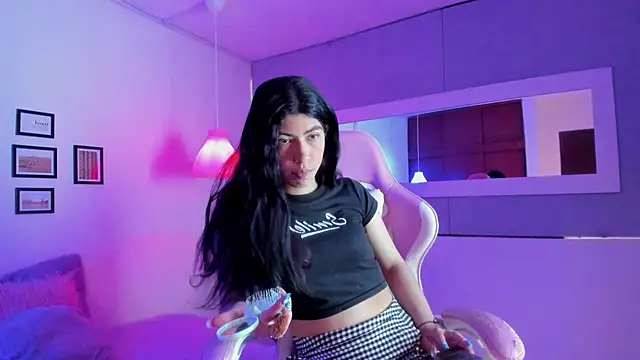 Snapshot of Cassie_bloom chatting on 5, 11, 2025 Cassie bloom online show from 5, 11, 2025