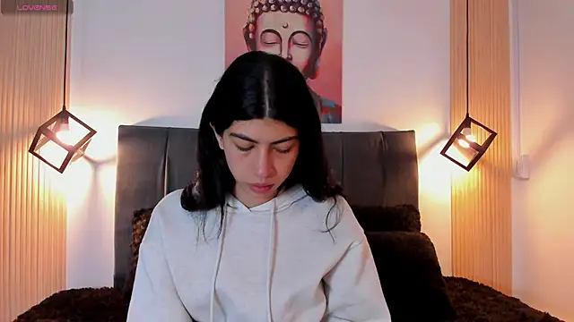 Snapshot of Cassie_bloom chatting on 8, 11, 2025 Cassie bloom online show from 8, 11, 2025