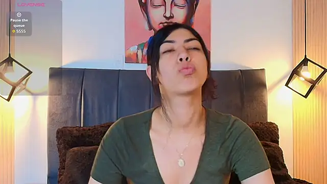 Snapshot of Cassie_bloom chatting on 21, 11, 2025 Cassie bloom online show from 21, 11, 2025