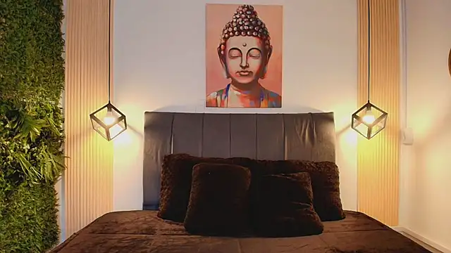 Snapshot of Cassie_bloom chatting on 18, 12, 2025 Cassie bloom online show from 18, 12, 2025