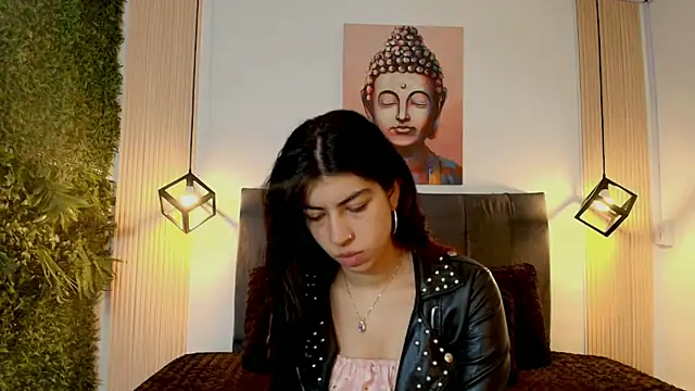 Snapshot of Cassie_bloom chatting on 5, 1, 2026 Cassie bloom online show from 5, 1, 2026