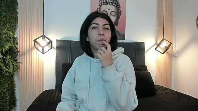 Snapshot of Cassie_bloom chatting on 1, 2, 2026 Cassie bloom online show from 1, 2, 2026