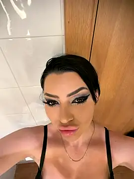 Mia Splash online show from 28, 11, 2025