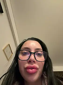 Mia Splash online show from 2, 2, 2026