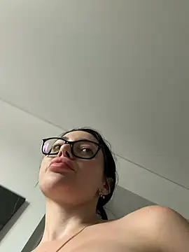 Snapshot of Mia_Splash chatting on 8, 7, 2026 Mia Splash online show from 8, 7, 2026
