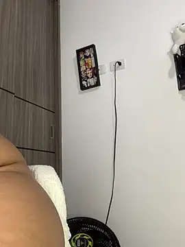 Leah yuah  online show from 8, 3, 2025