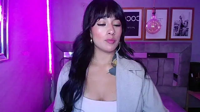 Isabella Collen v online show from 19, 3, 2025