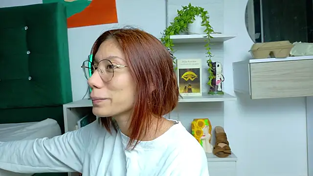 Snapshot of zarahCute chatting on 13, 10, 2025 zarahCute online show from 13, 10, 2025