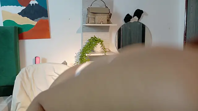 Snapshot of zarahCute chatting on 15, 10, 2025 zarahCute online show from 15, 10, 2025