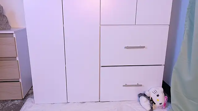 Snapshot of zarahCute chatting on 9, 11, 2025 zarahCute online show from 9, 11, 2025