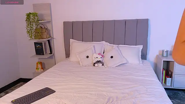 Snapshot of zarahCute chatting on 22, 11, 2025 zarahCute online show from 22, 11, 2025