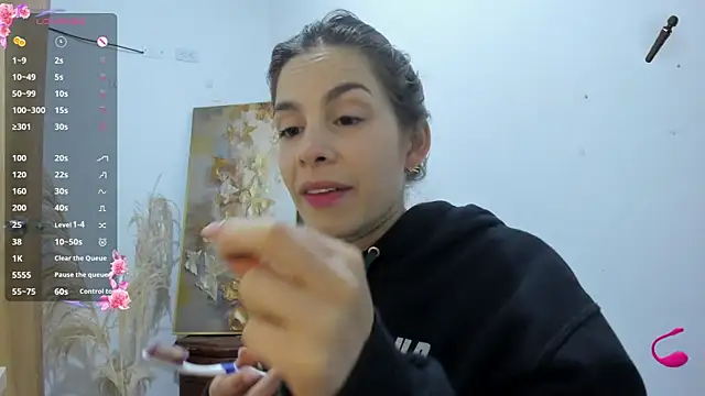 Snapshot of jessyegoldenn chatting on 30, 10, 2025 jessyegoldenn online show from 30, 10, 2025