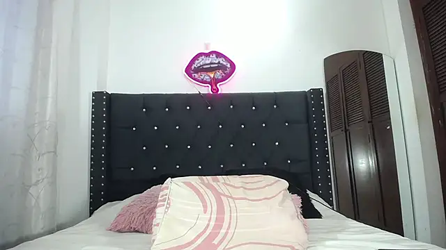 AprilHotty online show from 28, 10, 2025