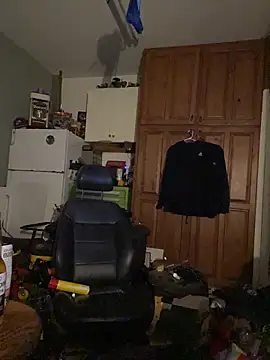 Polaroid White online show from 18, 11, 2025