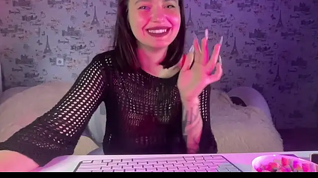 Just Scarlet  online show from 22, 9, 2025