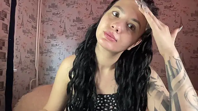 Just Scarlet  online show from 26, 9, 2025