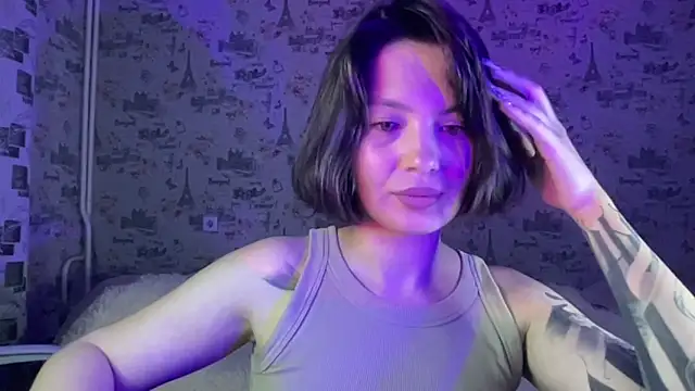 Just Scarlet  online show from 17, 10, 2025