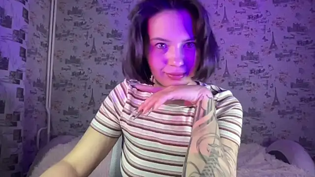 Just Scarlet  online show from 18, 10, 2025