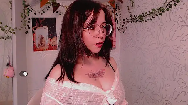 Snapshot of _miraclecattt_ chatting on 13, 9, 2025 miraclecattt online show from 13, 9, 2025