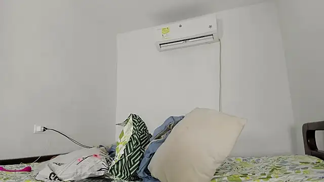 flor herrera01 online show from 22, 3, 2025