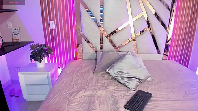 sweetviolet   online show from 15, 3, 2025