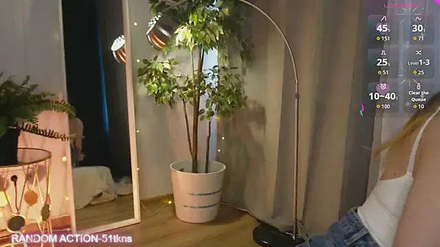 luna joy  online show from 18, 4, 2026