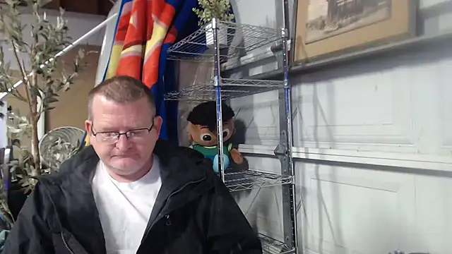 Randomoldguy615 online show from 6, 3, 2025