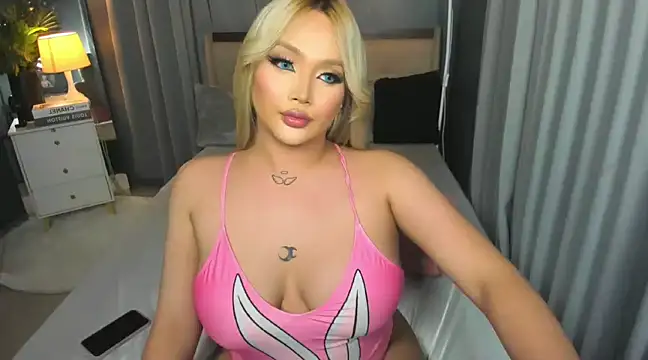 Snapshot of KylieSonique chatting on 7, 3, 2025 KylieSonique online show from 7, 3, 2025