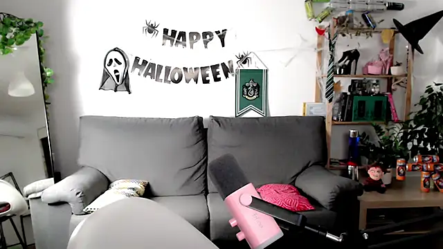 Della Ideal online show from 28, 10, 2025