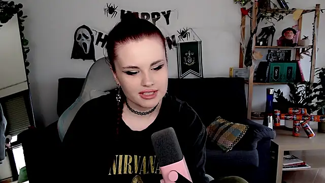 Della Ideal online show from 3, 11, 2025