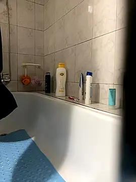 Snapshot of rogerdik76 chatting on 3, 11, 2025 rogerdik76 online show from 3, 11, 2025