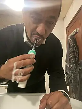 Snapshot of rogerdik76 chatting on 14, 1, 2026 rogerdik76 online show from 14, 1, 2026