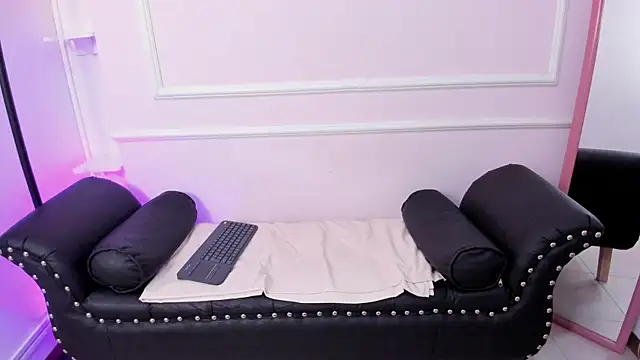 DaphneGlas online show from 14, 3, 2025