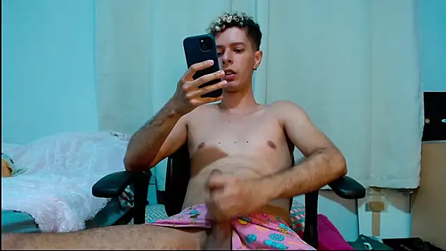 blondetwink online show from 24, 2, 2025