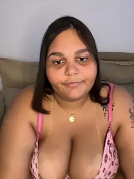 Snapshot of thataa_paixao chatting on 6, 11, 2025 thataa paixao online show from 6, 11, 2025