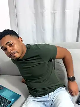 Snapshot of latinbbc_00 chatting on 14, 9, 2025 latinbbc 00 online show from 14, 9, 2025