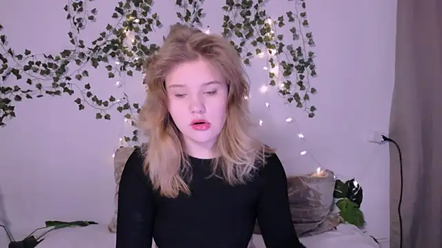 LaseyMoon online show from 18, 3, 2025