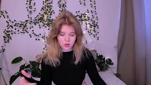 LaseyMoon online show from 20, 3, 2025