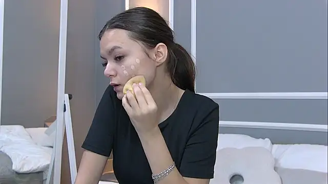 AsterQuinn online show from 25, 10, 2025