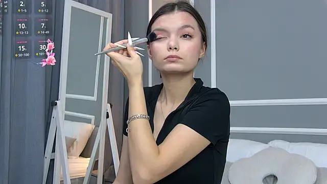 AsterQuinn online show from 23, 11, 2025