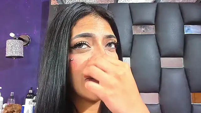 EMYCLARK01 online show from 4, 12, 2025