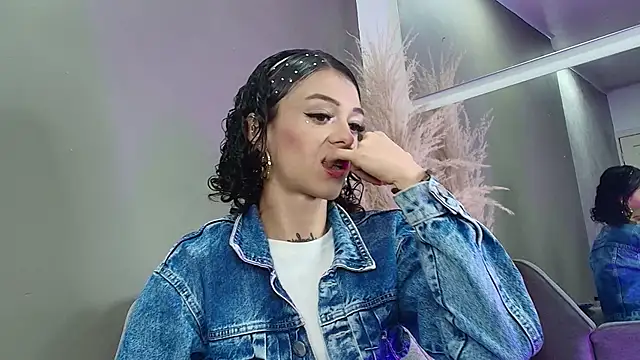 Vaiolett Smith online show from 26, 3, 2026