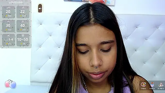 Snapshot of sweetebony_33 chatting on 8, 10, 2025 sweetebony 33 online show from 8, 10, 2025