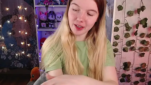 Snapshot of Strawberry_juli chatting on 27, 2, 2025 Strawberry juli online show from 27, 2, 2025