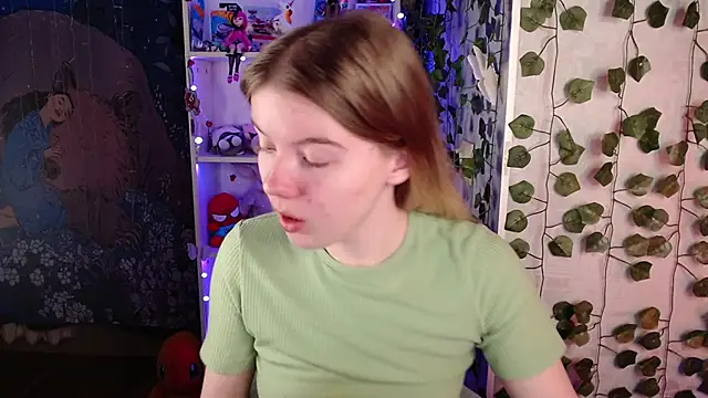 Snapshot of Strawberry_juli chatting on 4, 3, 2025 Strawberry juli online show from 4, 3, 2025