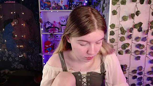 Snapshot of Strawberry_juli chatting on 18, 3, 2025 Strawberry juli online show from 18, 3, 2025