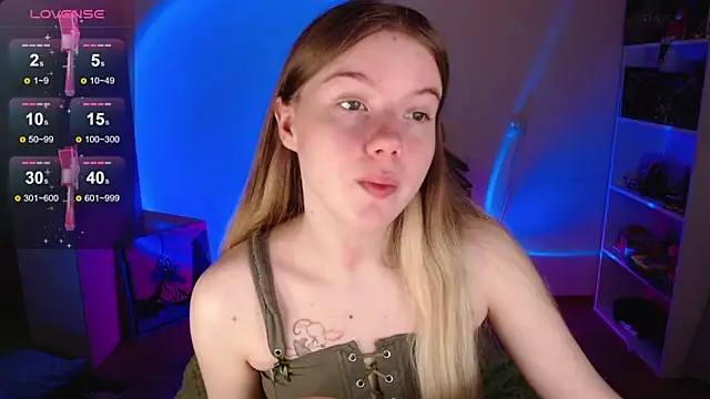 Snapshot of Strawberry_juli chatting on 2, 10, 2025 Strawberry juli online show from 2, 10, 2025